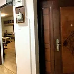 Апартаменти Glimpse Of The Past Бухарест